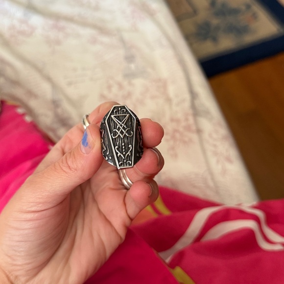 Silver Coffin-Shaped Keychain - Picture 3 of 3